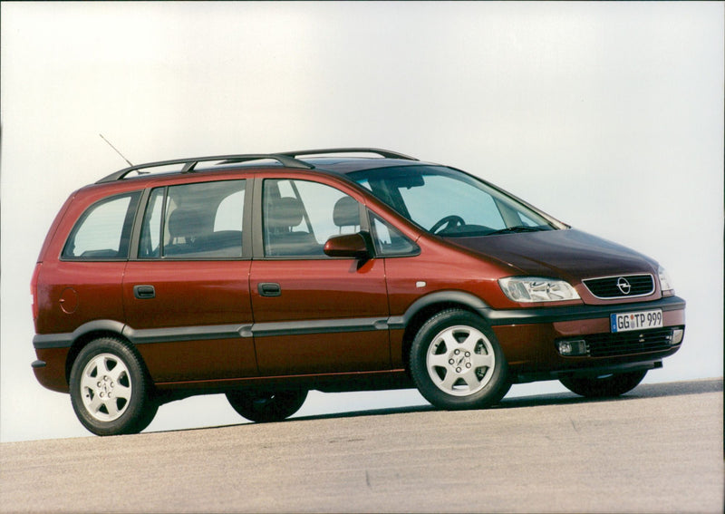 1999 Opel Zafira - Vintage Photograph