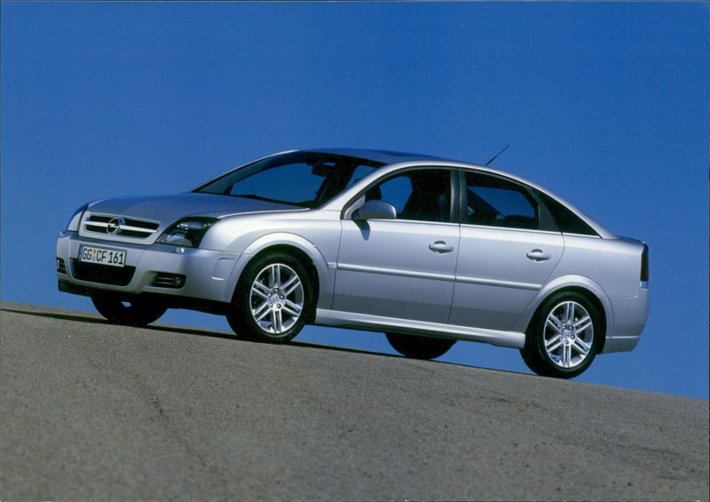 2002 Opel Vectra GTS - Vintage Photograph