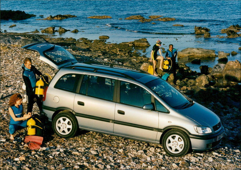 1999 Opel Zafira - Vintage Photograph