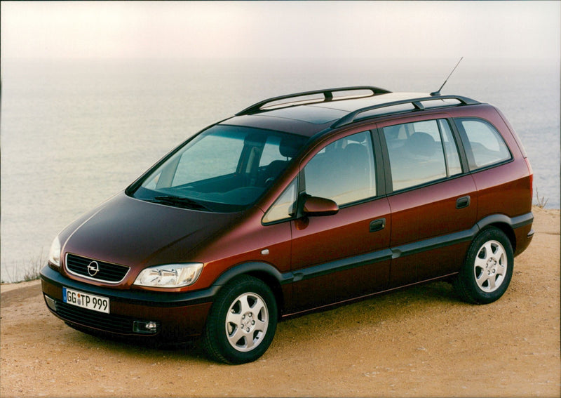 1999 Opel Zafira - Vintage Photograph