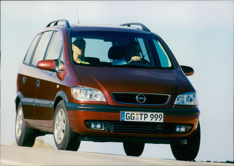 1999 Opel Zafira - Vintage Photograph