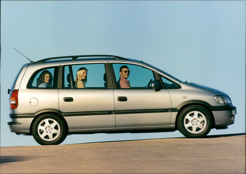 1999 Opel Zafira - Vintage Photograph