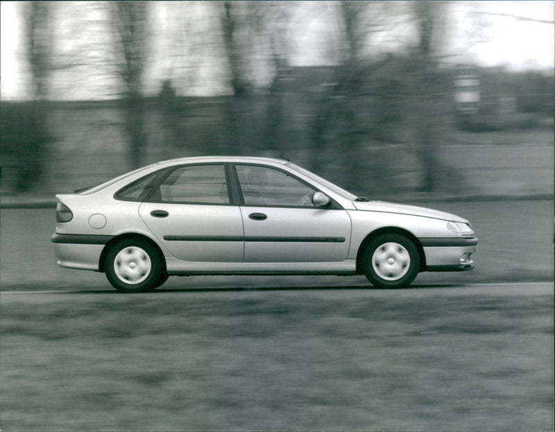 Renault Laguna RXE 2.0 - Vintage Photograph