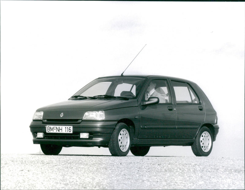 Renault Clio 1.4 RT - Vintage Photograph