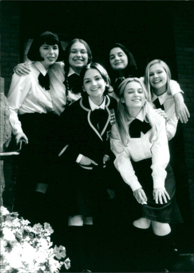 Kirsten Dunst, Heather Matarazzo, Gaby Hoffmann, Merritt Weaver, Rachel Leigh Cook and Monica Keena in "Strike!" - Vintage Photograph