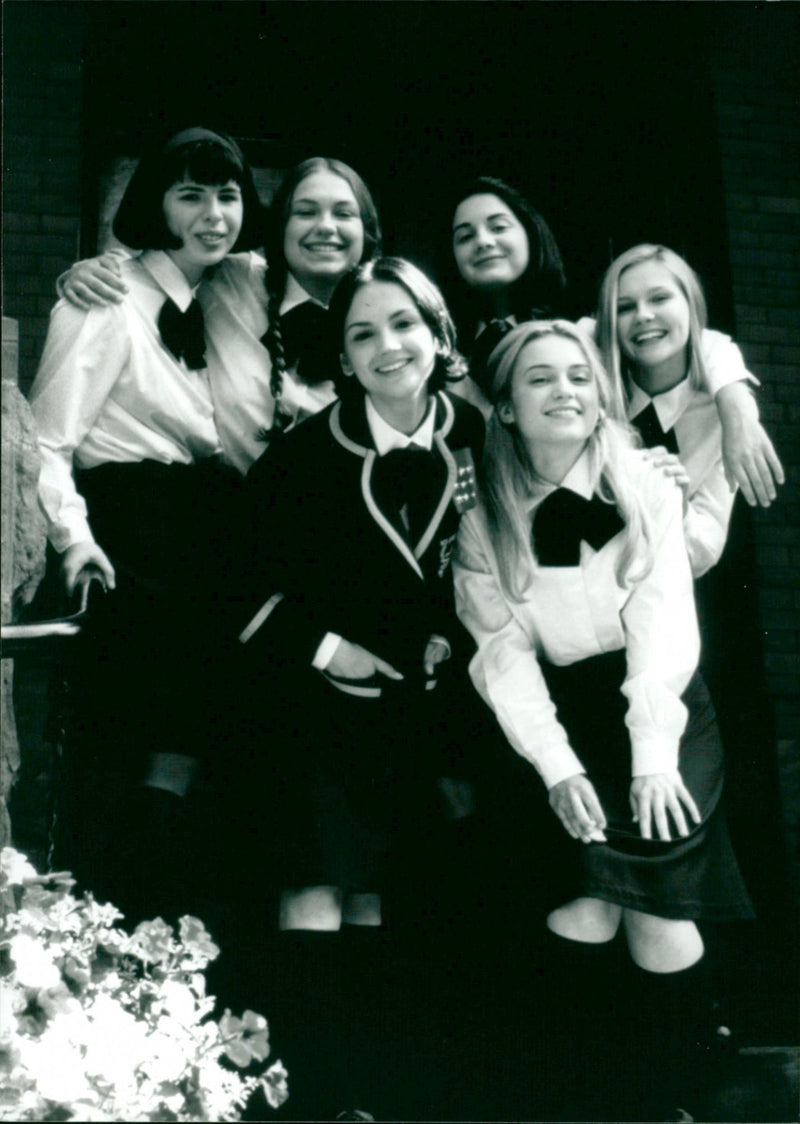 Kirsten Dunst, Heather Matarazzo, Gaby Hoffmann, Merritt Weaver, Rachel Leigh Cook and Monica Keena in "Strike!" - Vintage Photograph