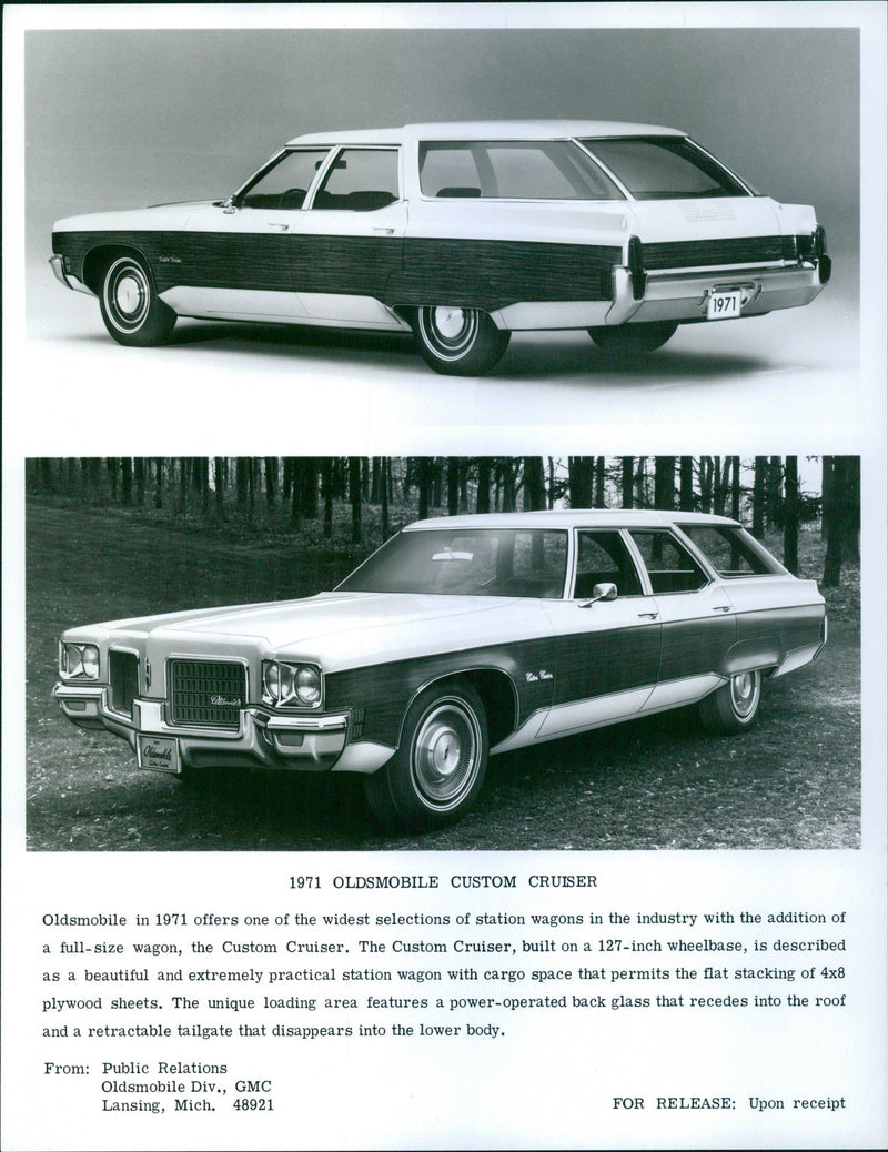 1971 Oldsmobile Custom Cruiser - Vintage Photograph