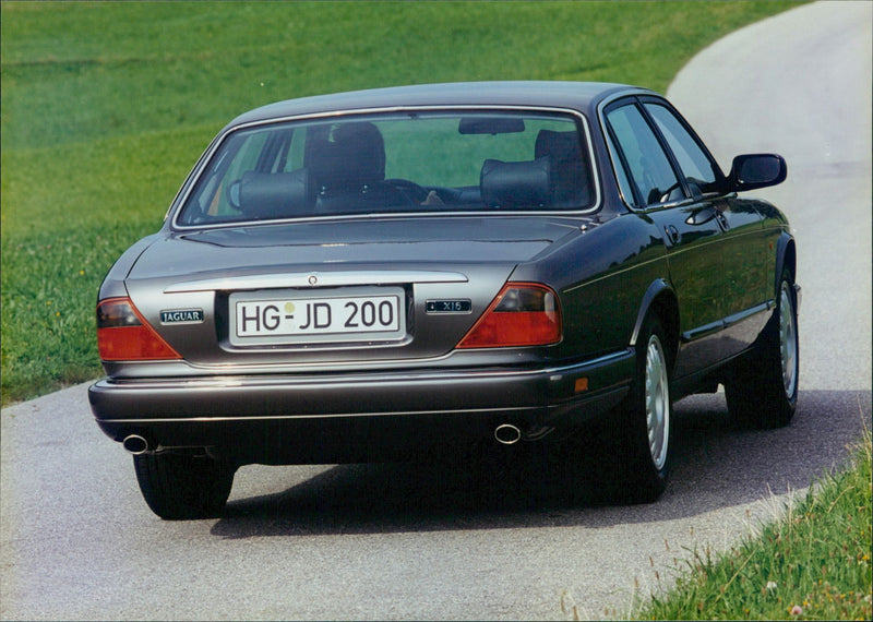 Jaguar  XJ6 3.2, model 1995 - Vintage Photograph