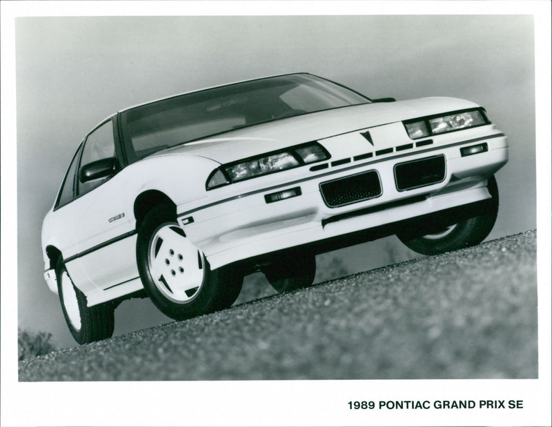 Pontiac, Grand Prix SE, 1989 - Vintage Photograph