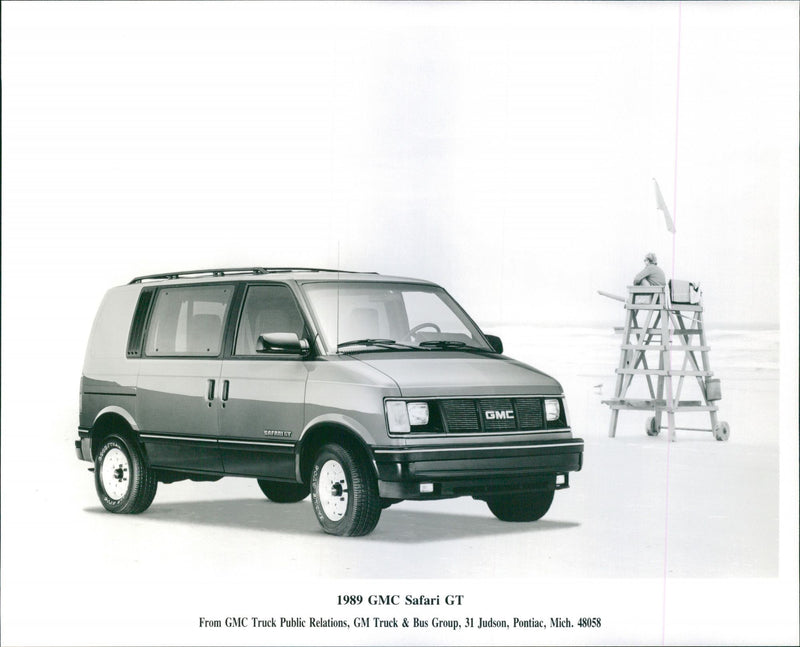GMC Safari GT 1989 - Vintage Photograph