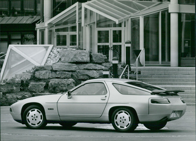 Porsche 928 S 4 1988 - Vintage Photograph