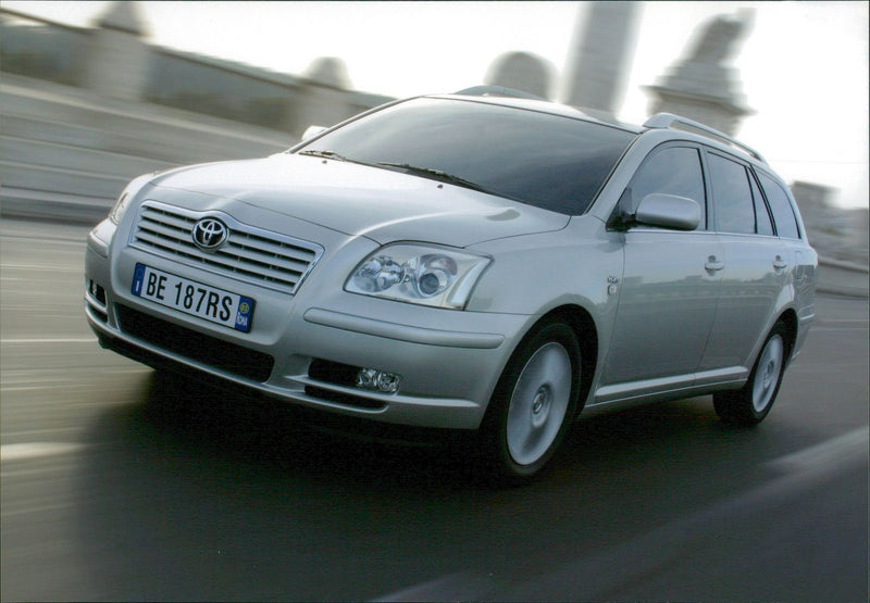 2002 Toyota Avensis Wagon - Vintage Photograph