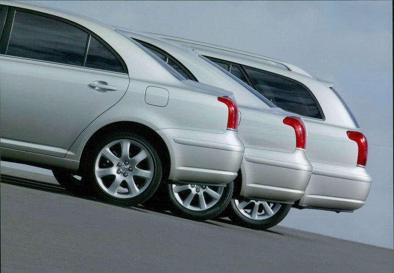 2002 Toyota Avensis - Vintage Photograph