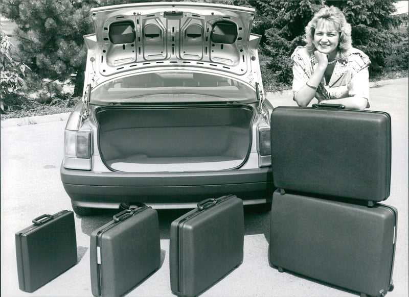 Audi 80 Program 1986 - Vintage Photograph