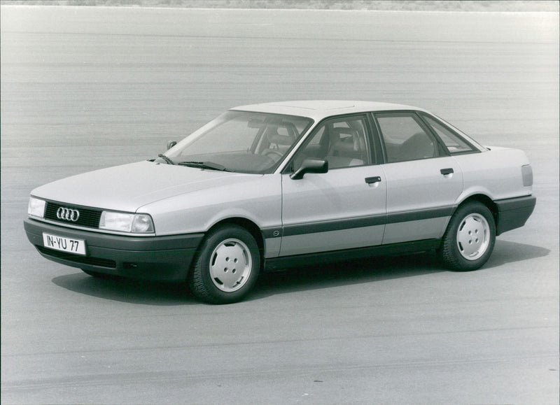 Audi 80 Program 1986 - Vintage Photograph
