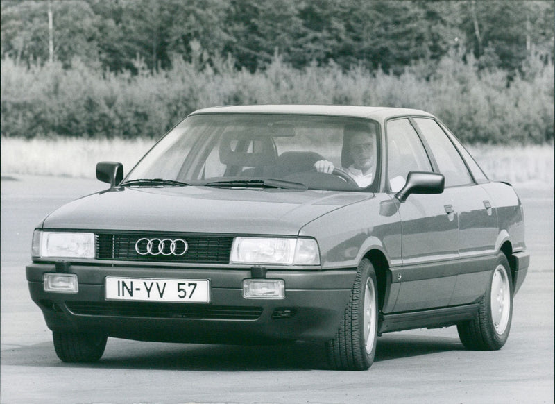 Audi 80 Program 1986 - Vintage Photograph