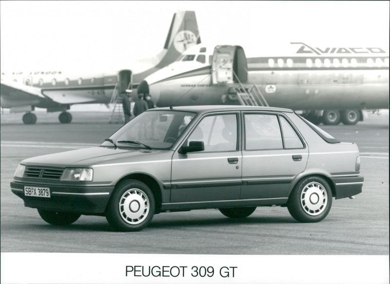 1986 Peugeot 309 GT - Vintage Photograph