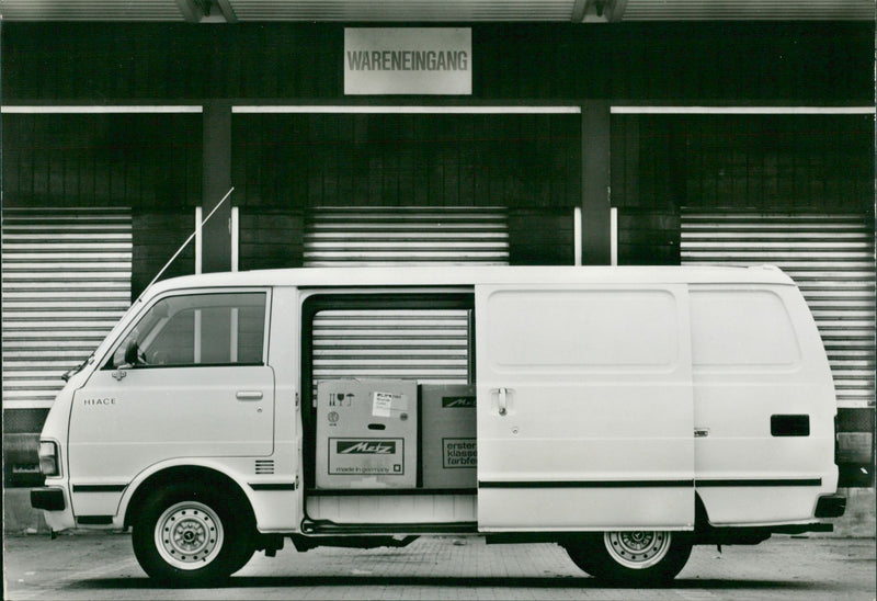 TOYOTA HI-ACE (truck) - Vintage Photograph