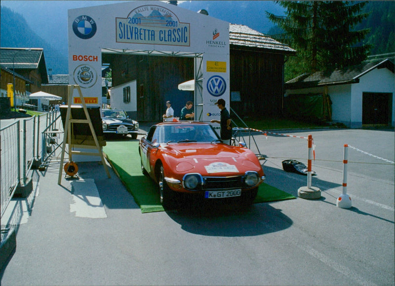 Toyota 2000GT - Vintage Photograph