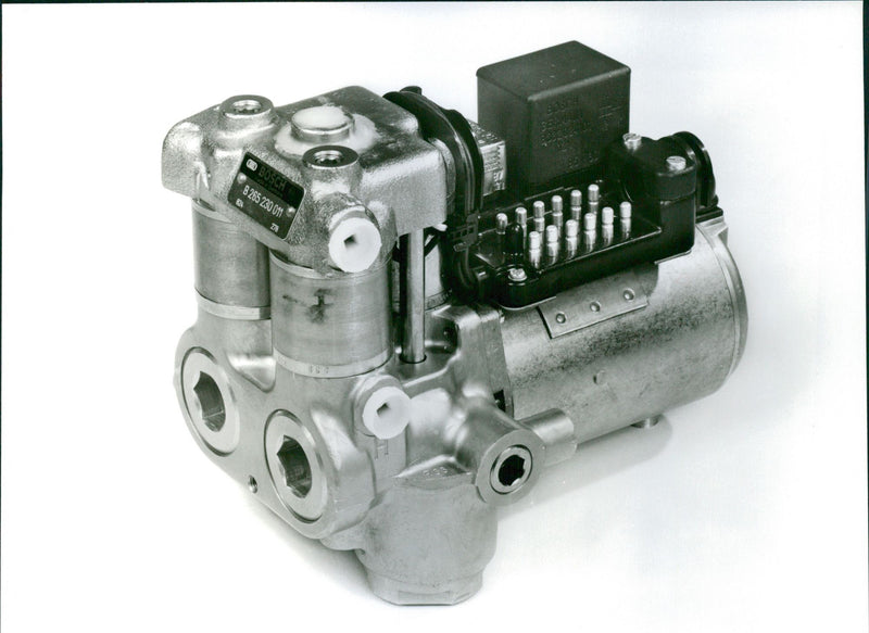 Mercedes-Benz hydraulic unit - Vintage Photograph