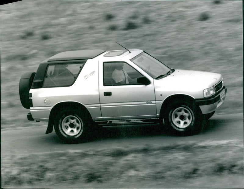 Opel Calibra Frontera - Vintage Photograph
