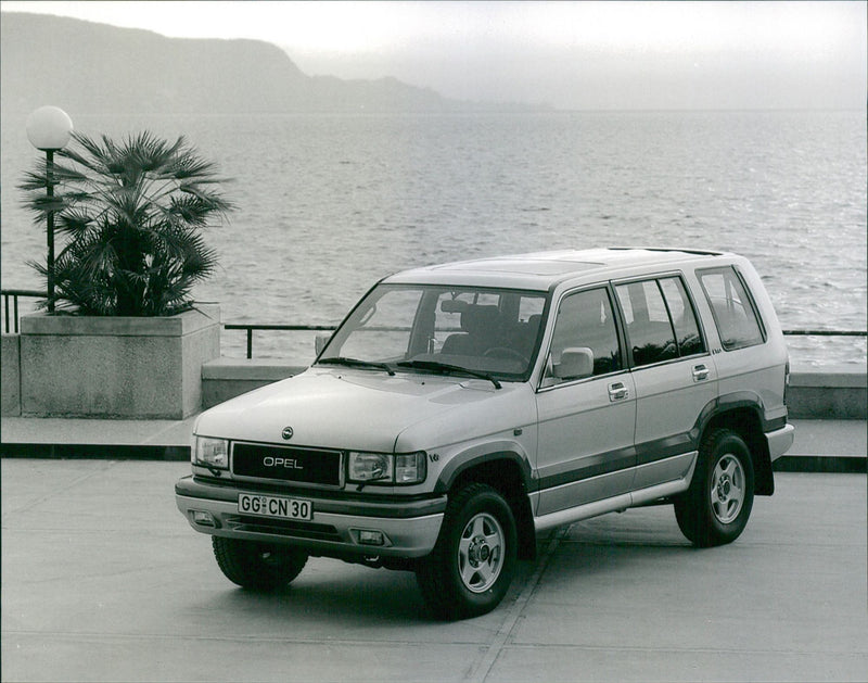 1992 Opel Monterey - Vintage Photograph