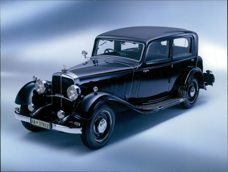 Maybach DS 8 Zeppelin (1930) - Vintage Photograph