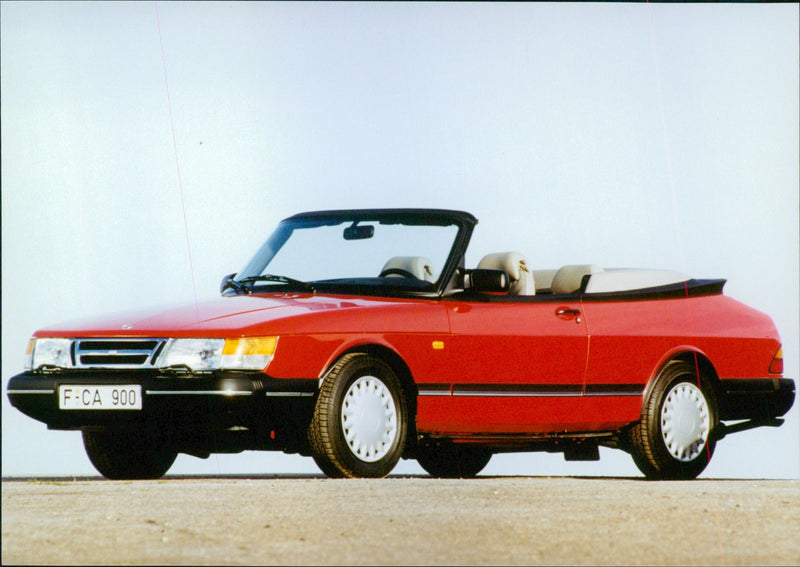 Saab 900 1993 - Vintage Photograph