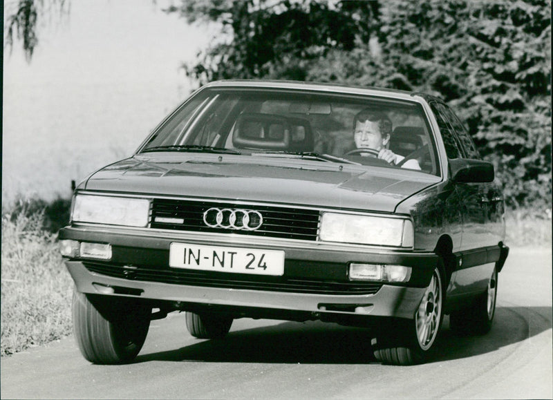 1985 Audi 200 quattro - Vintage Photograph