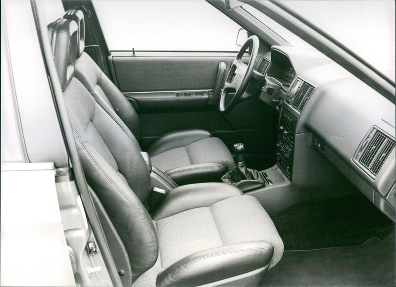 1985 Audi 200 quattro - Vintage Photograph
