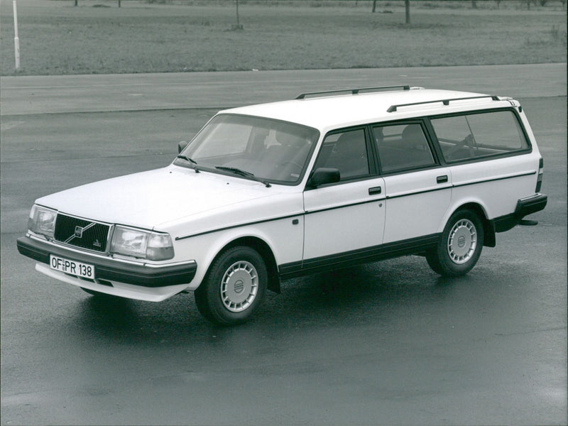 Volvo 240 GL "Family Edition" - Vintage Photograph