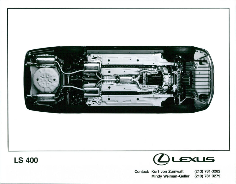 LEXUS LS 400 - Vintage Photograph