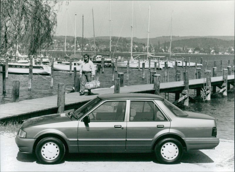Ford Orion CL, 1988 - Vintage Photograph