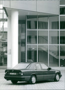 Mercedes-Benz 400 E - Vintage Photograph