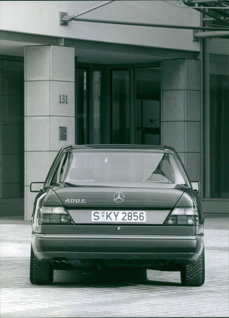 Mercedes-Benz 400 E - Vintage Photograph