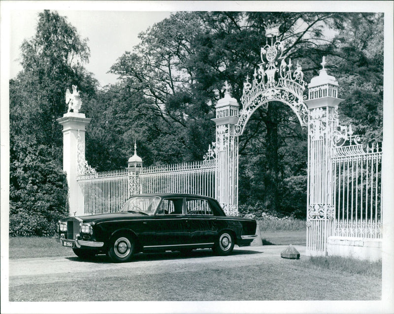 ROLLS-ROYCE SILVER SHADOW - Vintage Photograph