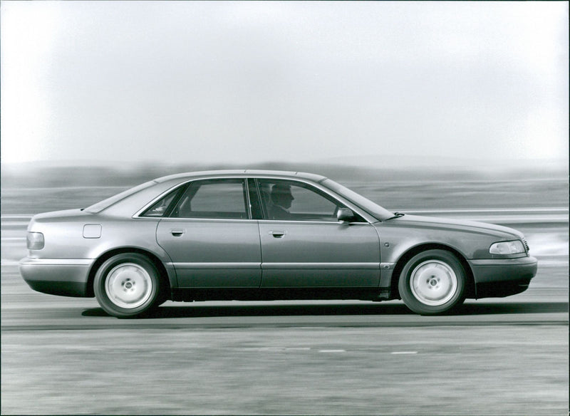 Audi A8 2.8 quattro - Vintage Photograph