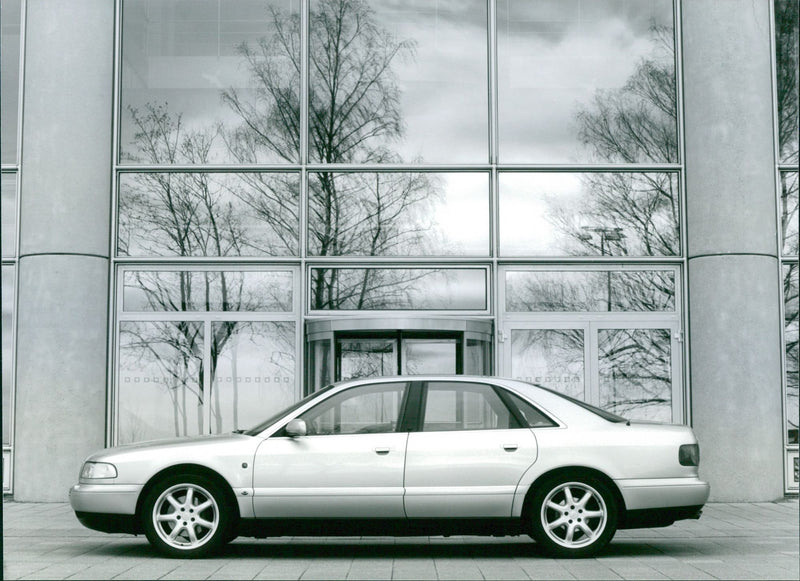 Audi A8 4.2 quattro - Vintage Photograph