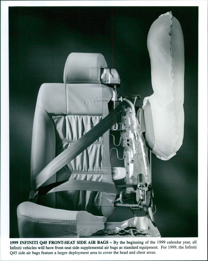 INFINITI Q45 - Vintage Photograph