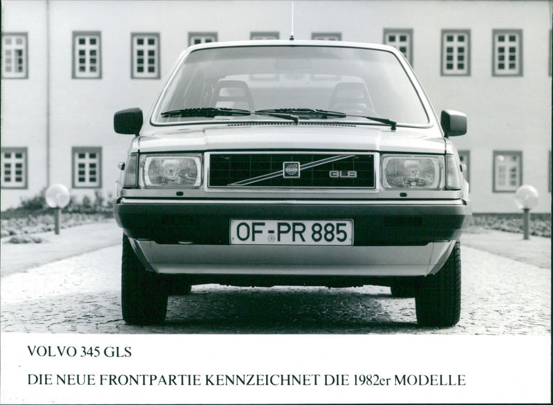 VOLVO 345 GLS - Vintage Photograph