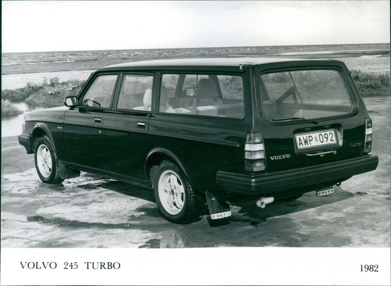 VOLVO 245 TURBO - Vintage Photograph