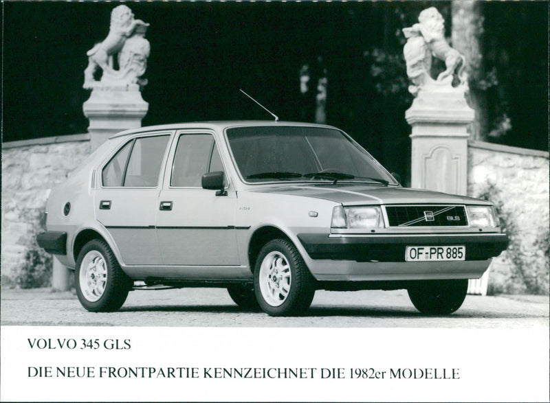 VOLVO 345 GLS - Vintage Photograph