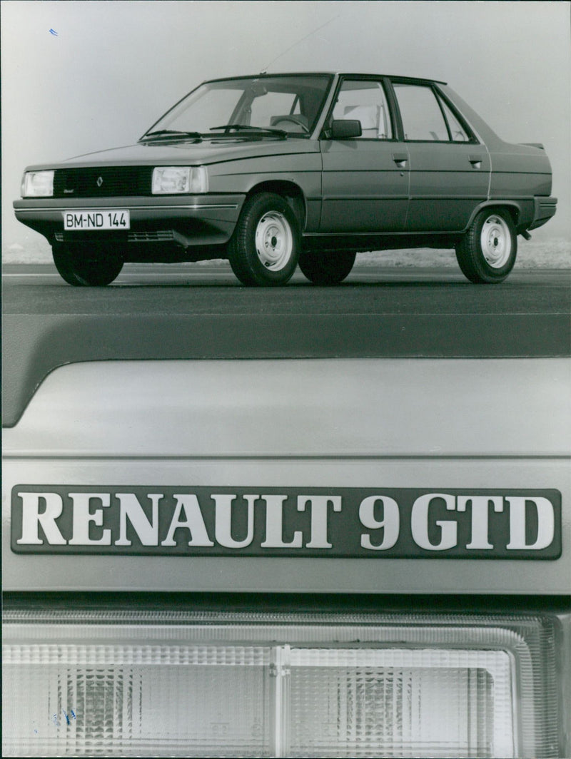 Renault 9 GTD - Vintage Photograph