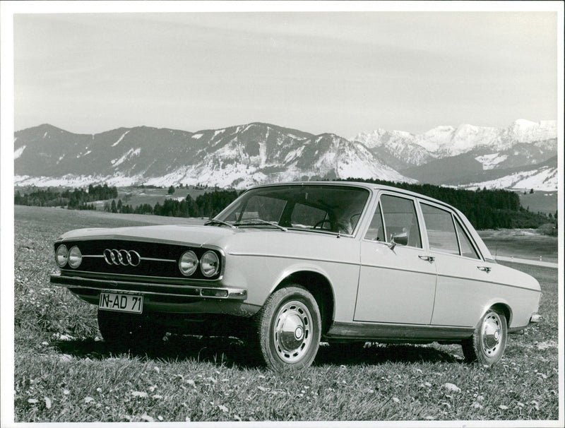 Audi 100GL - Vintage Photograph