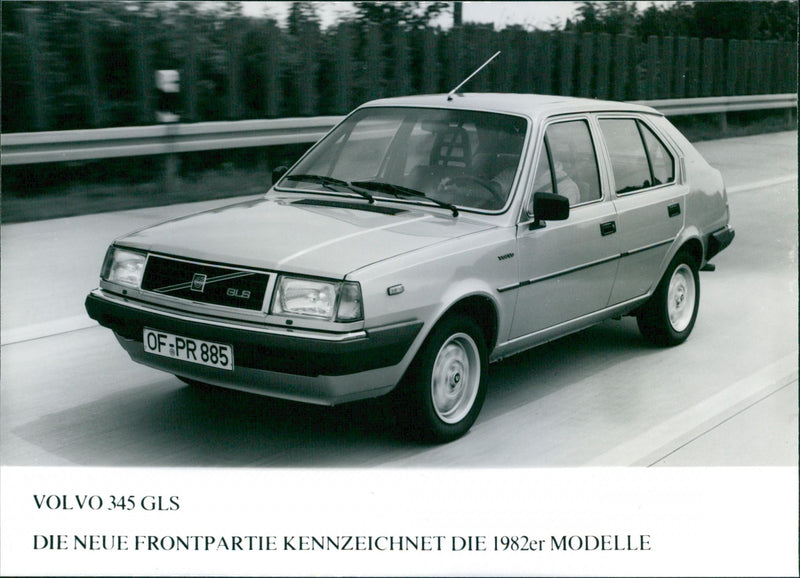 VOLVO 345 GLS - Vintage Photograph