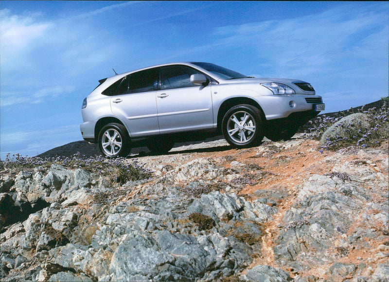 2005 Lexus RX 400h - Vintage Photograph