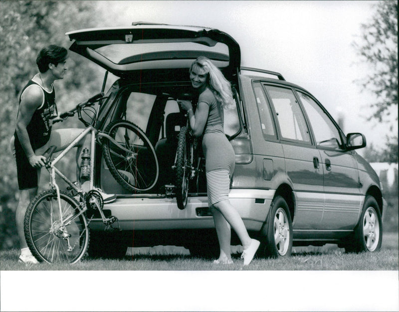 Mitsubishi Space Runner 1800 GLXi - Vintage Photograph