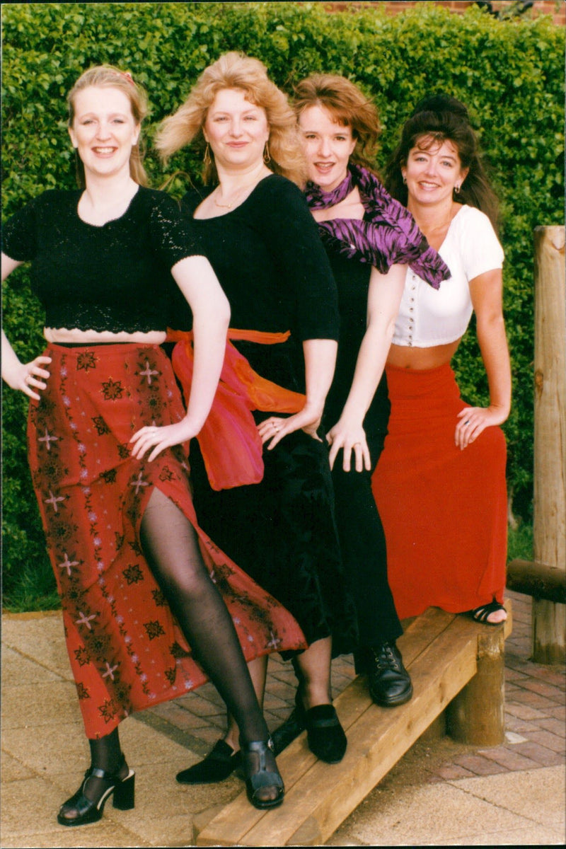 L - R 2 Angela THURNHAM JOBRANCH Mercedes o Carren 3 Julie M AR TIN also Merced - Vintage Photograph