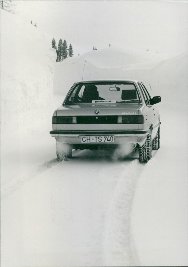 ContiContact TS 740 - Vintage Photograph