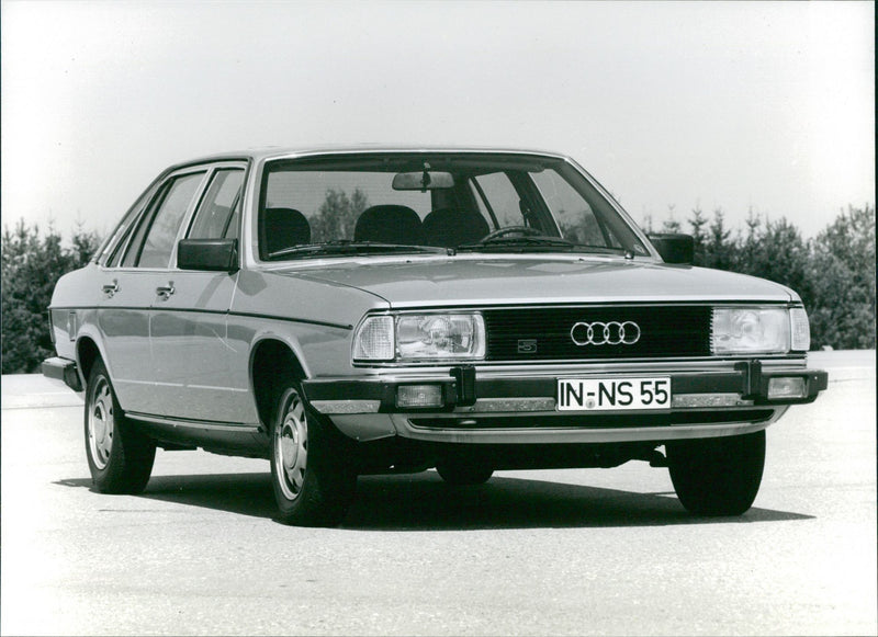 Audi 100 5 - Vintage Photograph